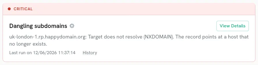 HappyDomain's dangling-records check in action: a forgotten CNAME flagged before anyone can claim it.